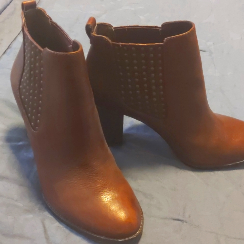 Size 9 Antonio Melani Booties